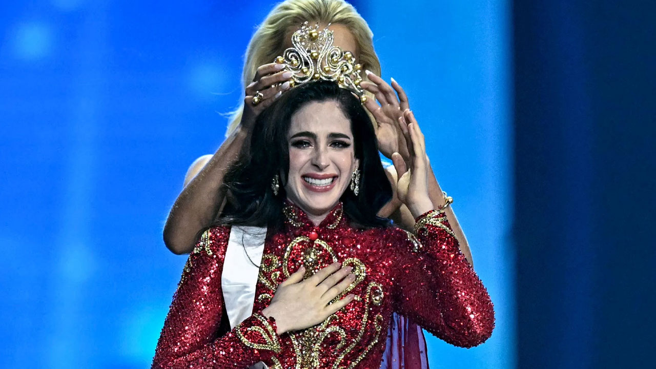 ‘অপমানিত’ ফাতিমার মাথায়ই উঠল মিস ইউনিভার্সের মুকুট