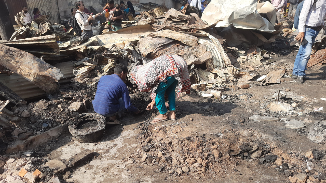 ‘সব শেষ হয়ে গেছে, আজ দুপুরে কী খাব সেটাও জানা নেই’