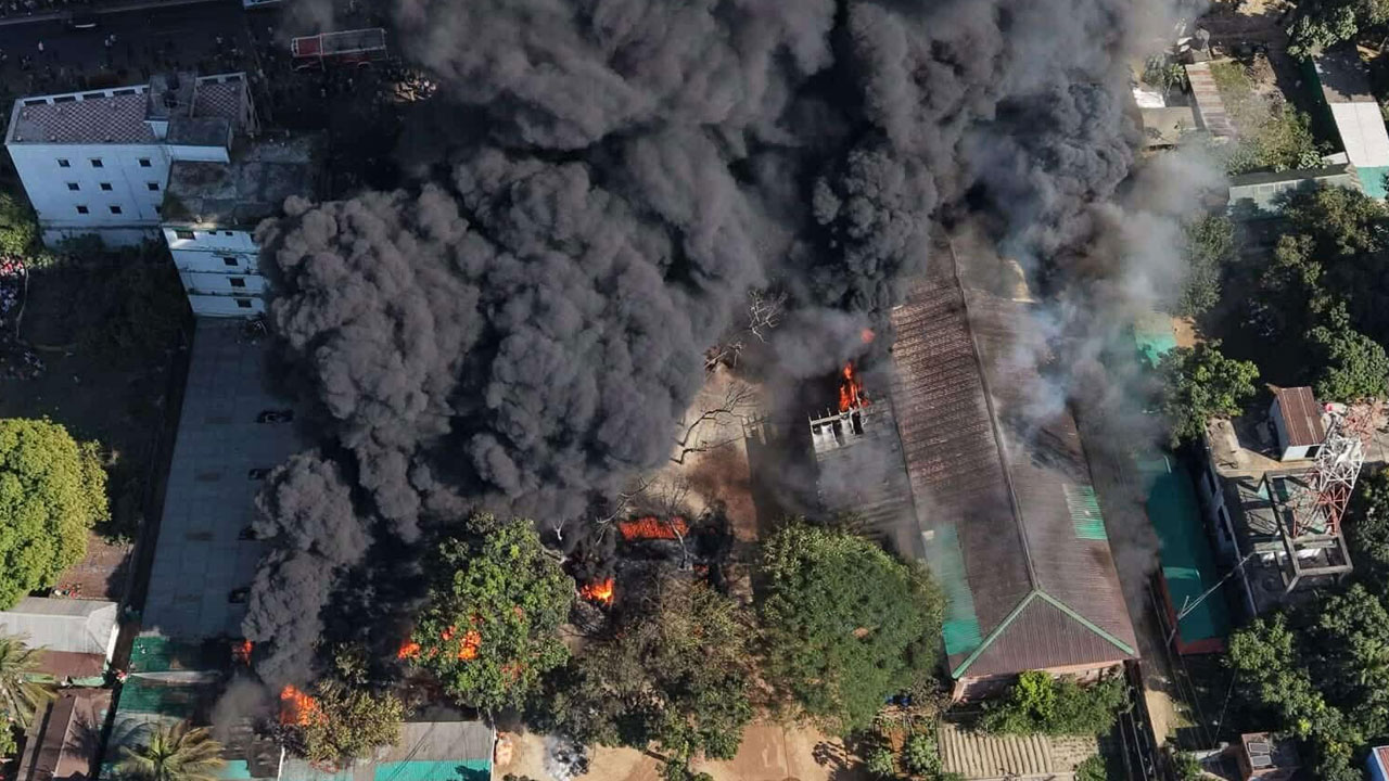 গাজীপুরে কারখানায় আগুন, ৩ ঘণ্টা পর নিয়ন্ত্রণে