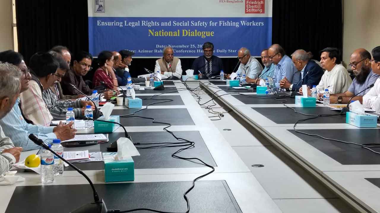 মৎস্য শ্রমিকদের শ্রমিক হিসেবে স্বীকৃতি-পরিচয় নিশ্চিত করার দাবি