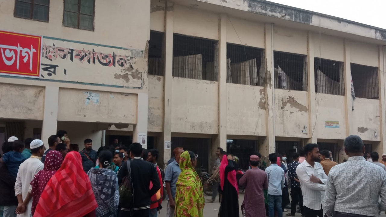 গাজীপুরে পোশাক কারখানায় অর্ধশত শ্রমিক অসুস্থ