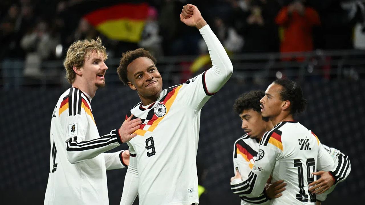 গোল উৎসব করে বিশ্বকাপে জার্মানি