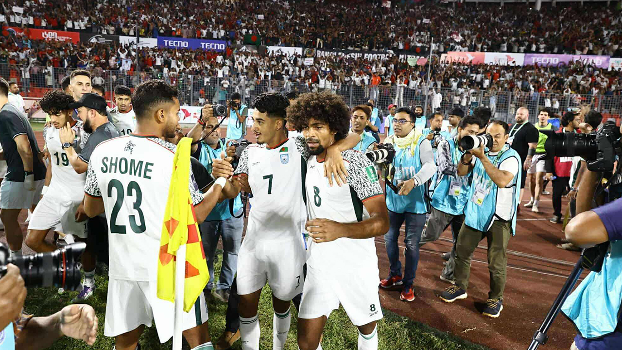 ‘হামজা সব্যসাচী, আজকে গোলকিপিংও করেছে’