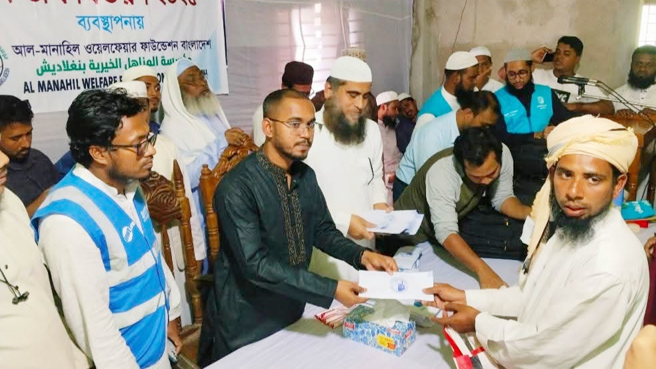 হান্নান মাসউদ ৬০০ পরিবারকে তুলে দিলেন কোটি টাকার বেশি অনুদান