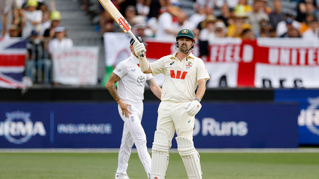 বোলিং স্বর্গে ঝড় তুললেন হেড, ইতিহাস গড়ে সেঞ্চুরি