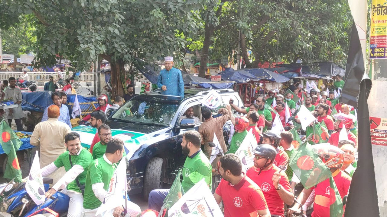 ঢাকা-৮ আসনে জামায়াতের প্রার্থী হেলাল উদ্দিনের মোটরসাইকেল শোভাযাত্রা