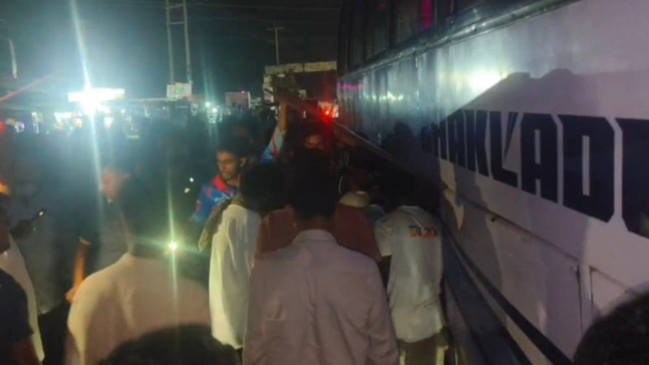 মধ্যরাতে যাত্রীবাহী বাস থেকে ৩৫ মণ জাটকা জব্দ