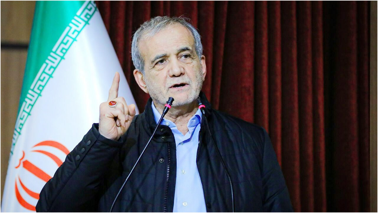 মূল্যস্ফীতির জন্য নিজ সরকারকেই দুষলেন ইরানের প্রেসিডেন্ট