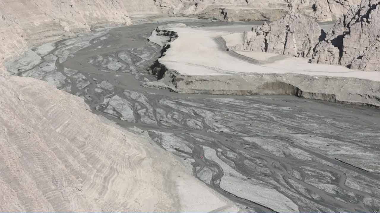 ভয়াবহ খরায় পানির সংকট: কৃত্রিম বৃষ্টির উদ্যোগ নিচ্ছে ইরান