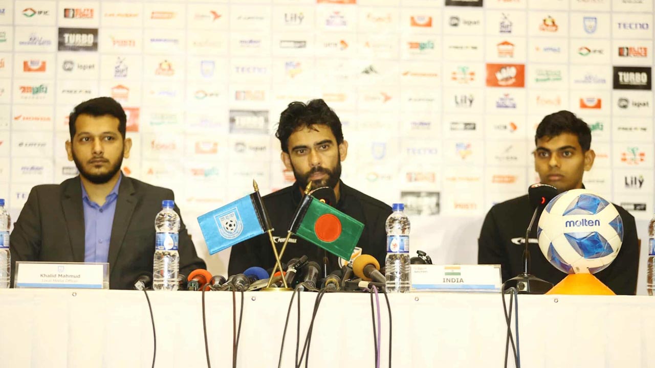 শুধু হামজা নয় বাংলাদেশের সবাইকে গুরুত্ব ভারতের কোচের