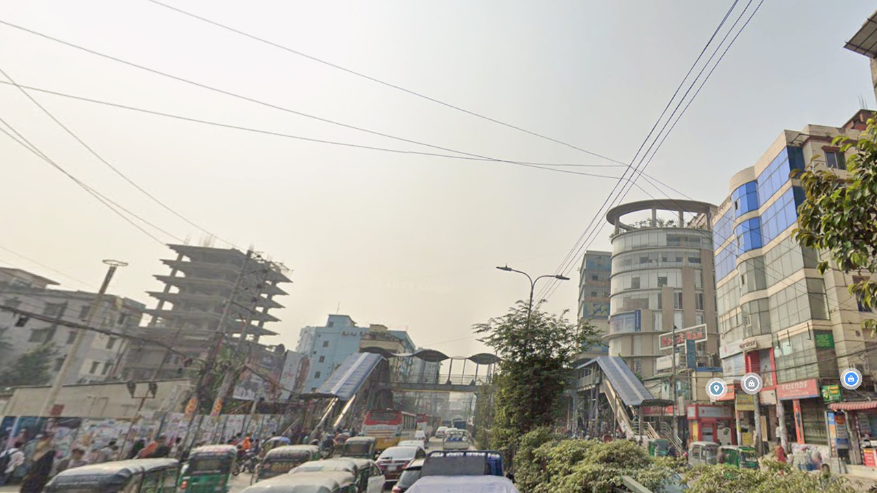 যমুনা ফিউচার পার্কের সামনে ম্যানহোলের ঢাকনা চুরি, বিঘ্নিত যান চলাচল