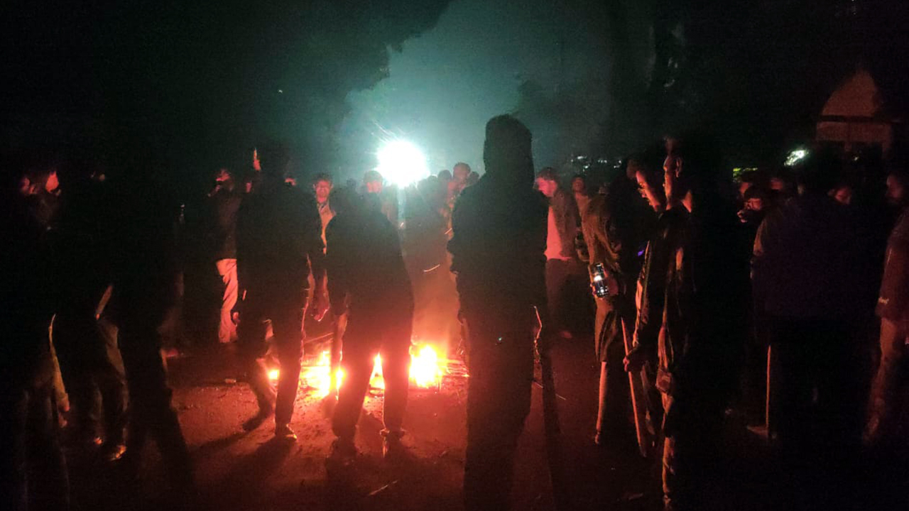 নারী শিক্ষার্থীকে উত্ত্যক্তের অভিযোগে যবিপ্রবি ও এলাকাবাসীর সংঘর্ষ