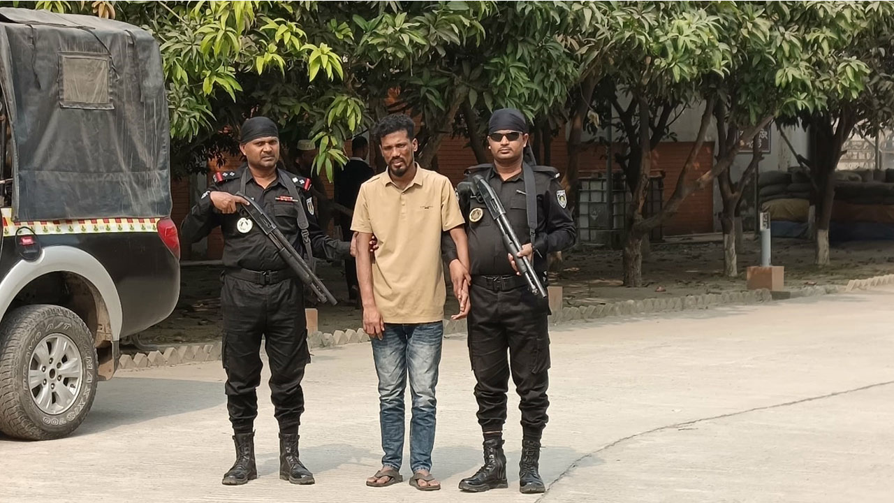 মোহাম্মদপুরের ‘রক্তচোষা জনি’ দেশীয় অস্ত্রসহ গ্রেপ্তার
