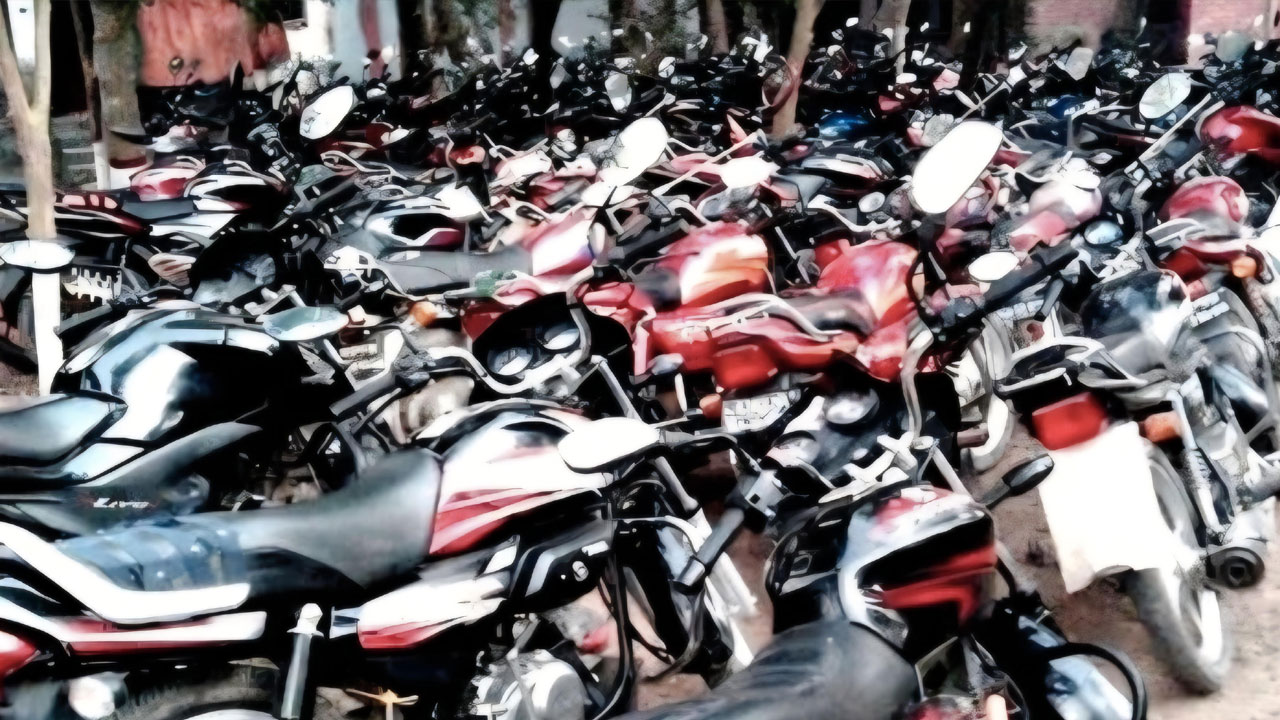 জাবিতে মোটরসাইকেলে স্কুল-কলেজ শিক্ষার্থীদের প্রবেশ নিষেধ