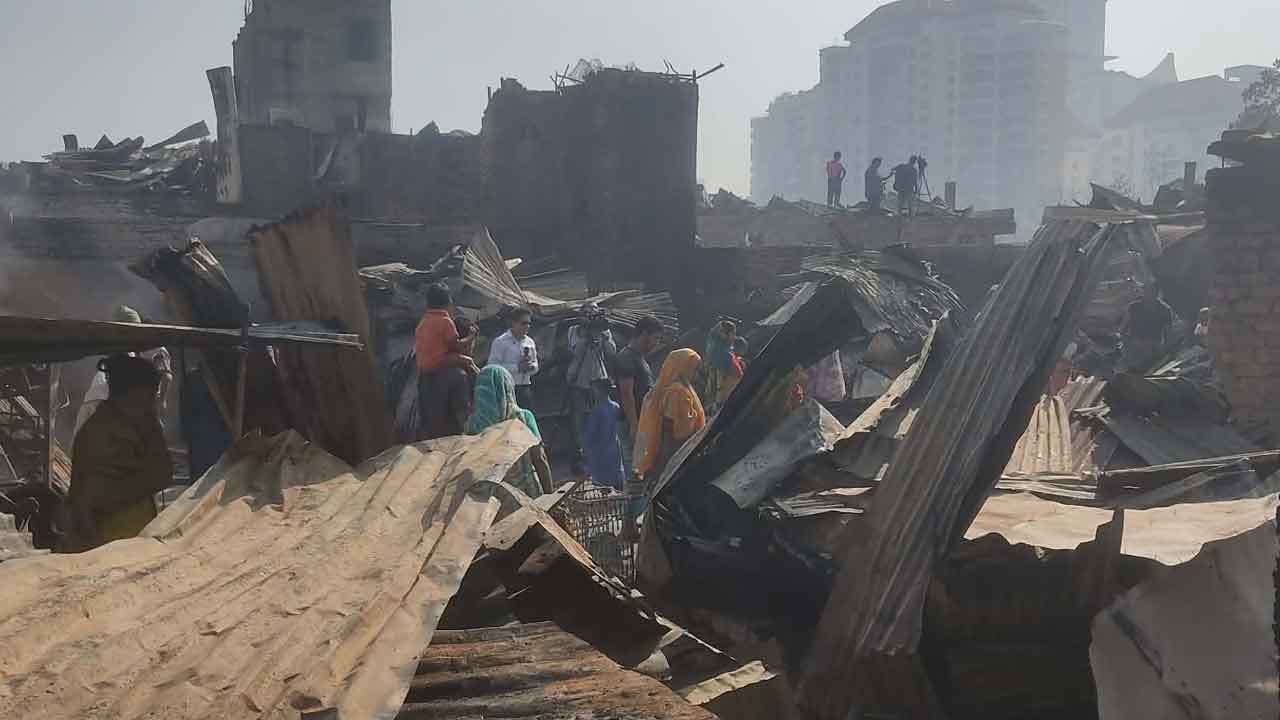 সব হারিয়ে মানবিক বিপর্যয়ের মুখে কড়াইল বস্তিবাসী