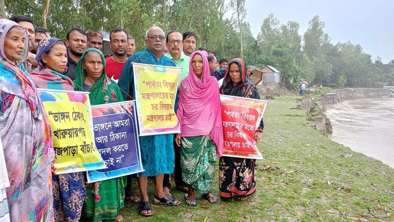 দুধকুমার নদীর ভাঙনে শতাধিক পরিবারের মানবেতর জীবনযাপন