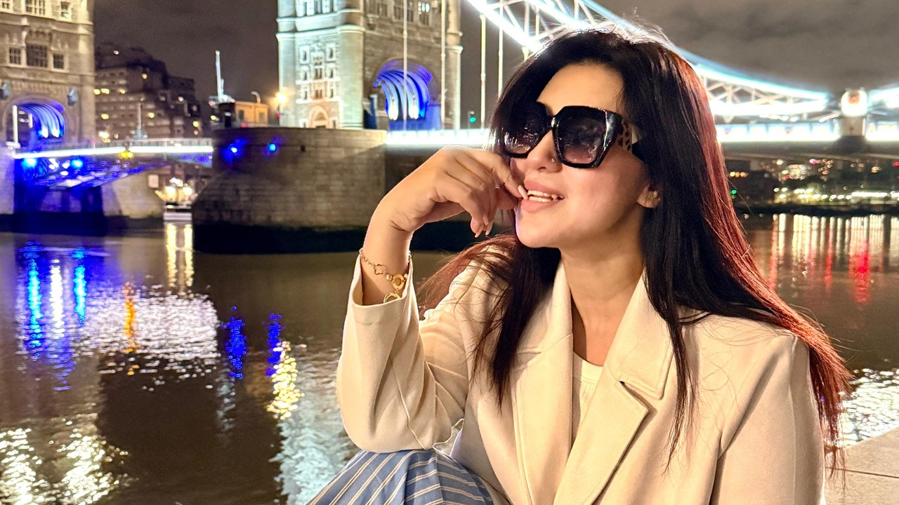 ‘লন্ডন ব্রিজও যেন আমার ছবিগুলোর প্রেমে পড়েছে’