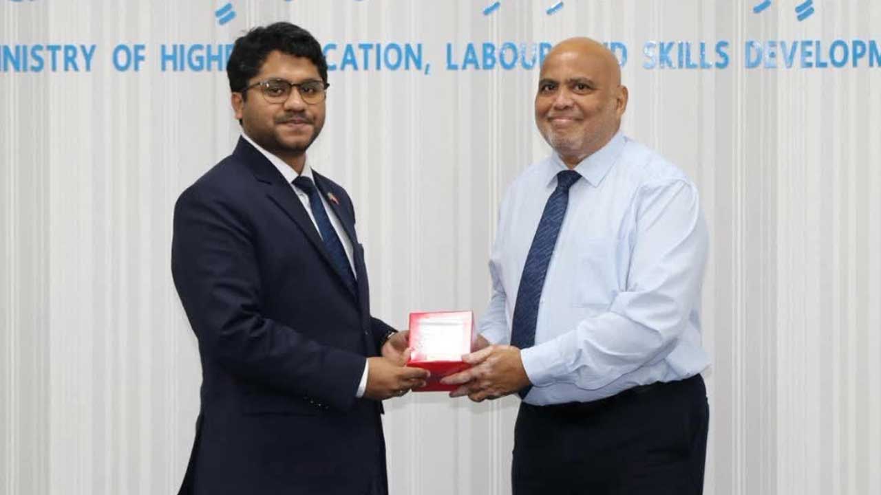 মালদ্বীপের মন্ত্রীর সঙ্গে বাংলাদেশের হাইকমিশনারের সাক্ষাৎ