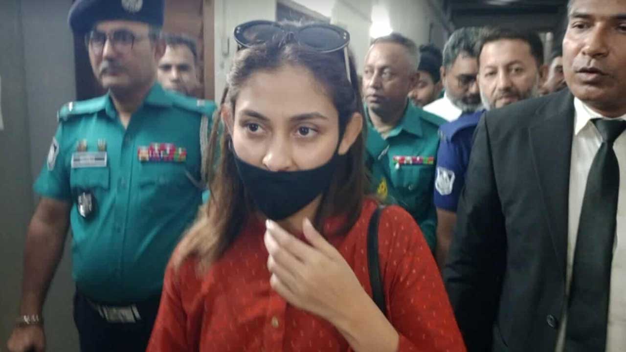 সেই মামলায় আত্মসমর্পণ করে জামিন চেয়েছেন অভিনেত্রী মেহজাবীন
