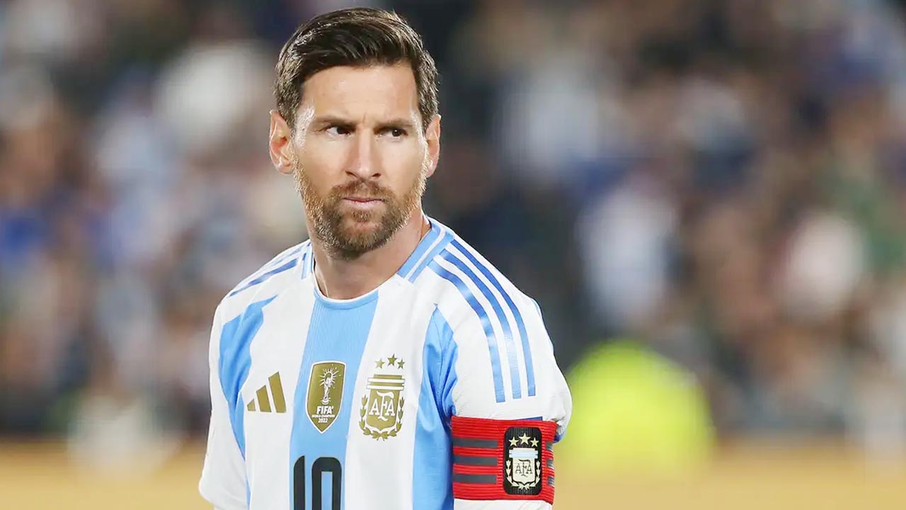 ‘দলের ওপর বোঝা হতে চাই না’ —কীসের ইঙ্গিত দিলেন মেসি