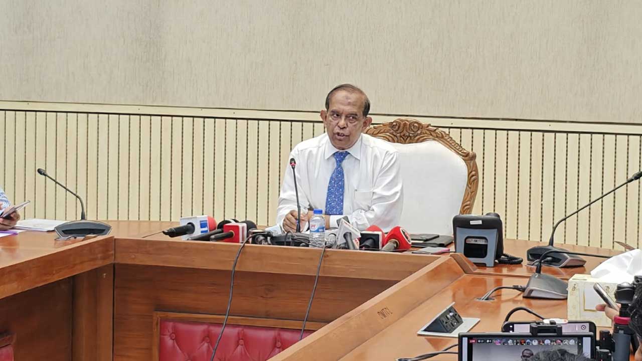 কোনো বিয়ারিং প্যাড পরিবর্তন করতে হবে কিনা, তা রি-চেক করা হচ্ছে