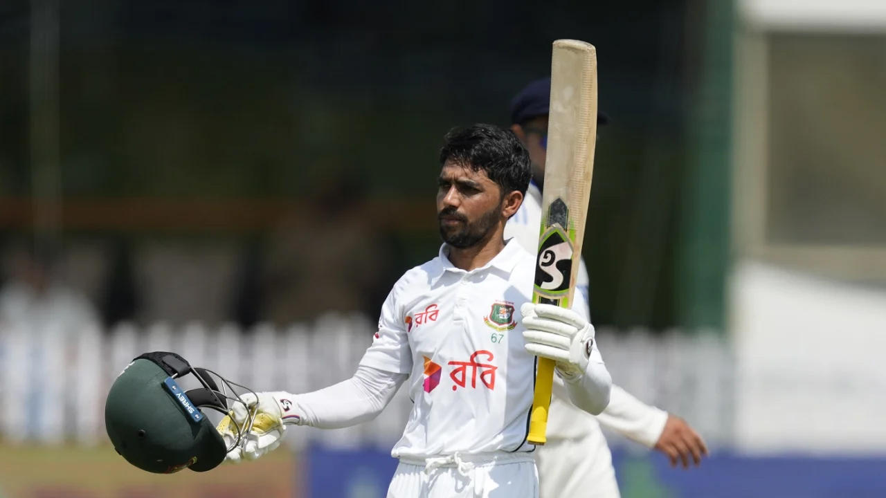 ছক্কা মেরে মুমিনুলের ফিফটি, লিড নিলো বাংলাদেশ