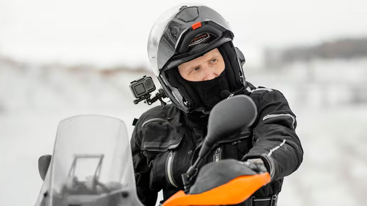 শীতকালে বাইক রাইডিং: যেসব ভুলে থাকছে গুরুতর স্বাস্থ্যঝুঁকি!