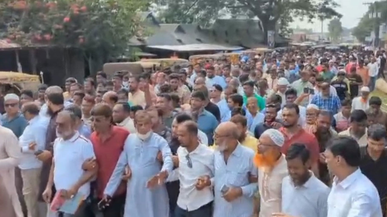 মুন্সীগঞ্জ-১ আসনে বিএনপির মনোনয়ন পুনর্বিবেচনার দাবিতে বিক্ষোভ 