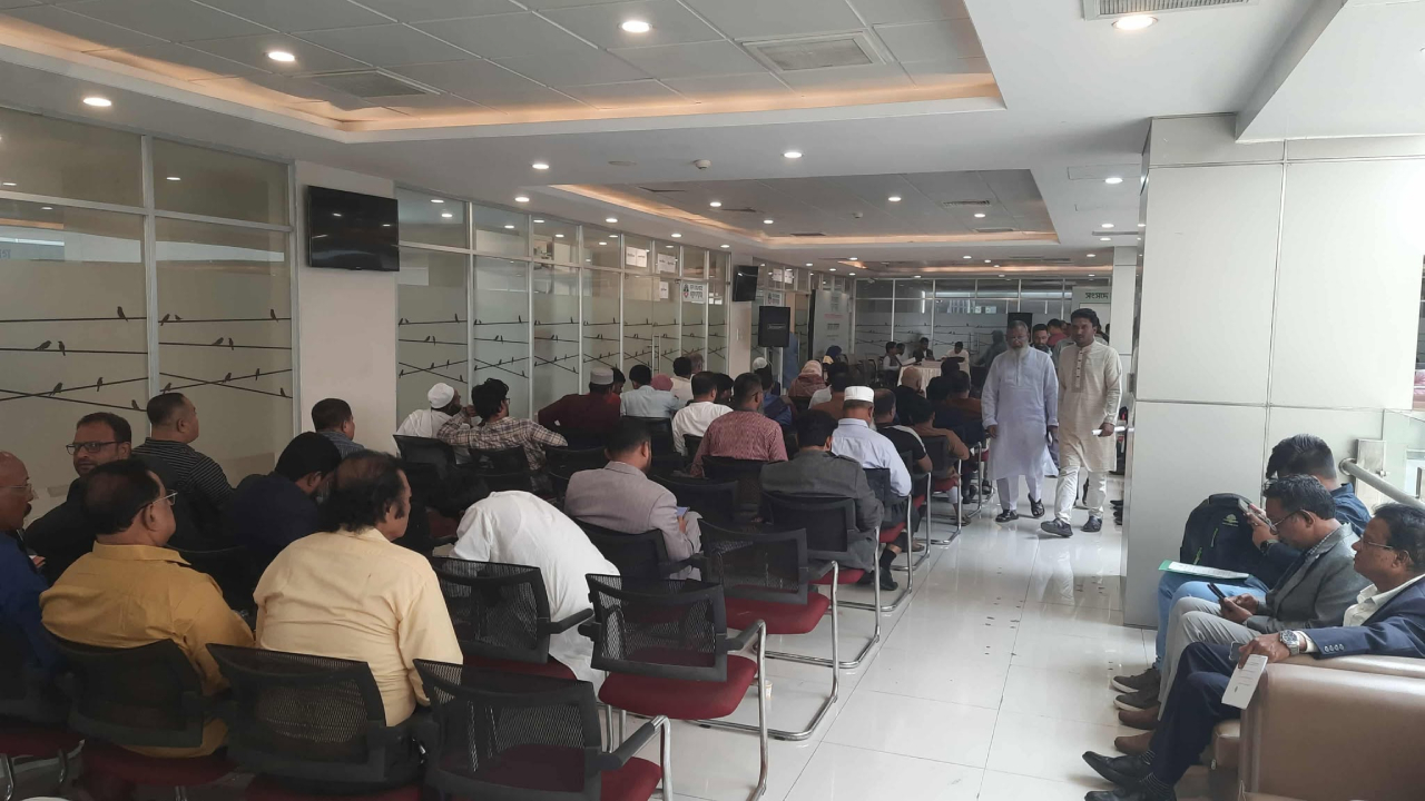 তরুণ থেকে বুড়ো, সবার ভিড় এনসিপির সাক্ষাৎকারে