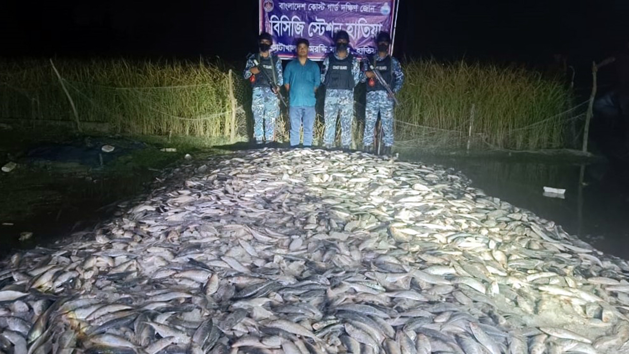 এতিম ও দুস্থরা পেল সাড়ে ৬ হাজার কেজি জাটকা