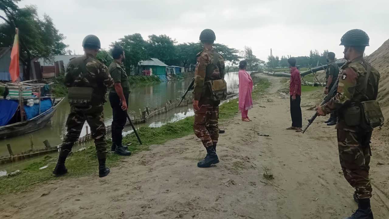 অবৈধ বালু ব্যবসায় বেড়েছে নদী ভাঙন-সড়কের ক্ষতি, দুইজনের কারাদণ্ড