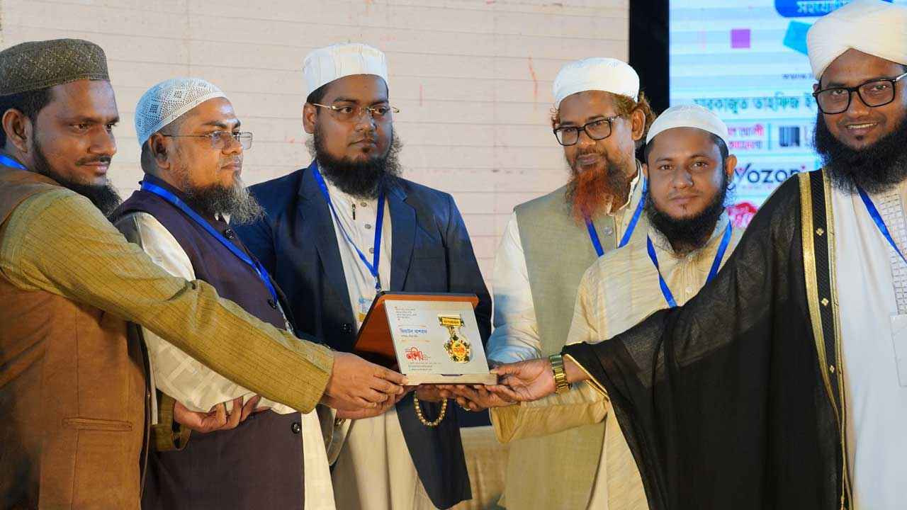 ‘নকীব পদক’ পেলেন তিন লেখক