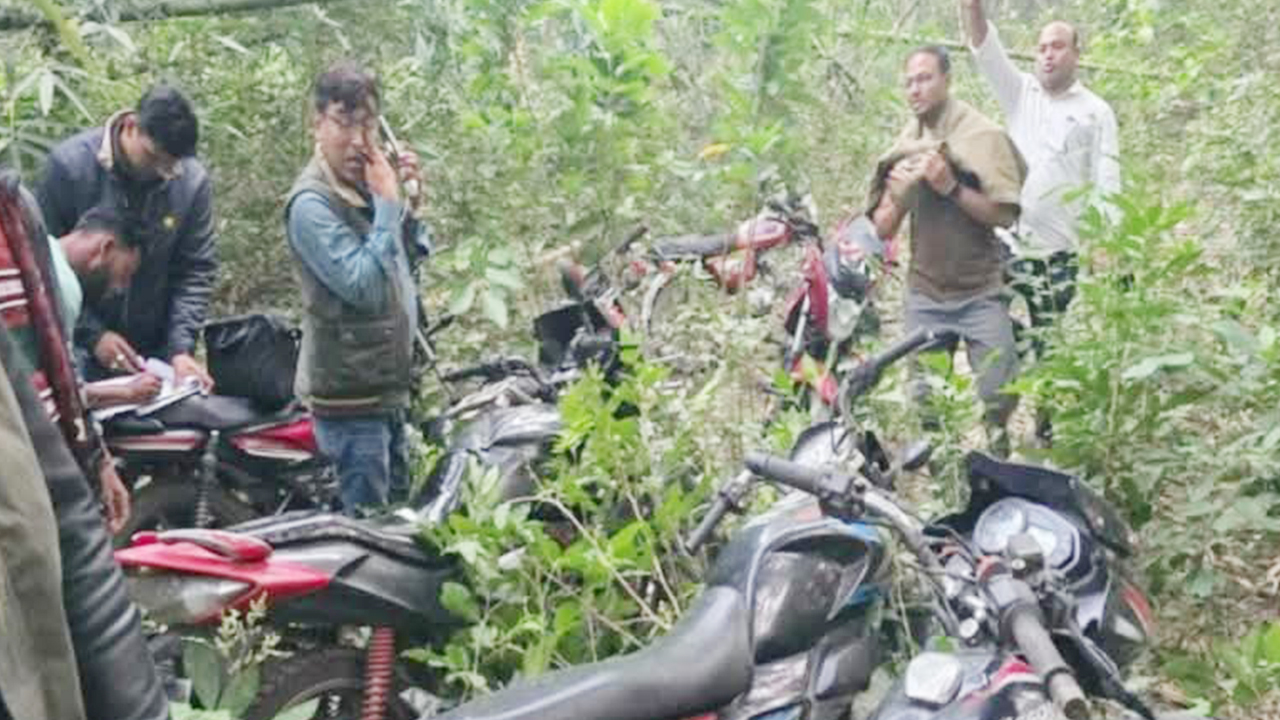 লুট হওয়া জামায়াতের ৯ মোটরসাইকেল বিএনপি নেতার বাড়ি থেকে উদ্ধার