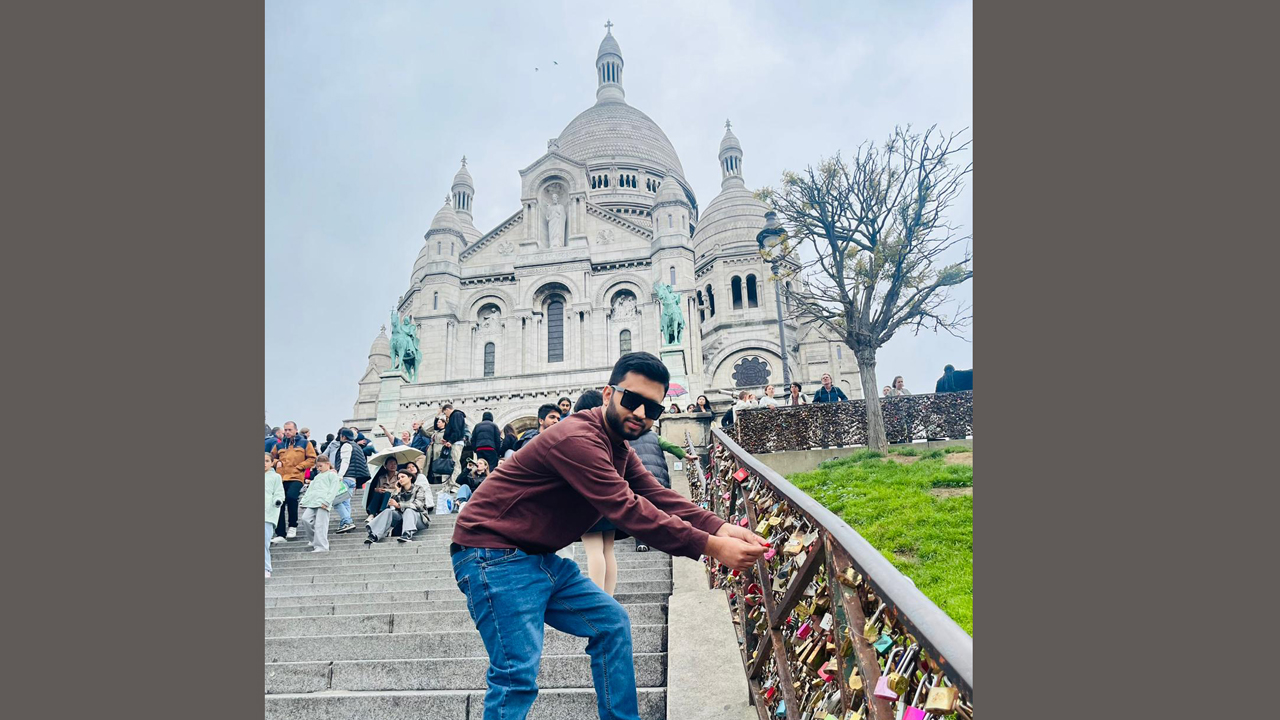 লাভ লকের শহর প্যারিস, তালা যেখানে বলে ভালোবাসার গল্প