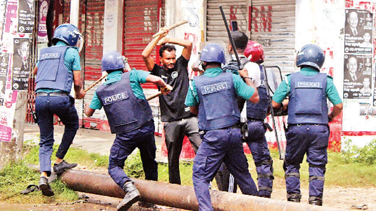 আন্দোলনকারীদের ছোড়া ইটপাটকেলের আঘাতে মারা গেছেন আবু সাঈদ