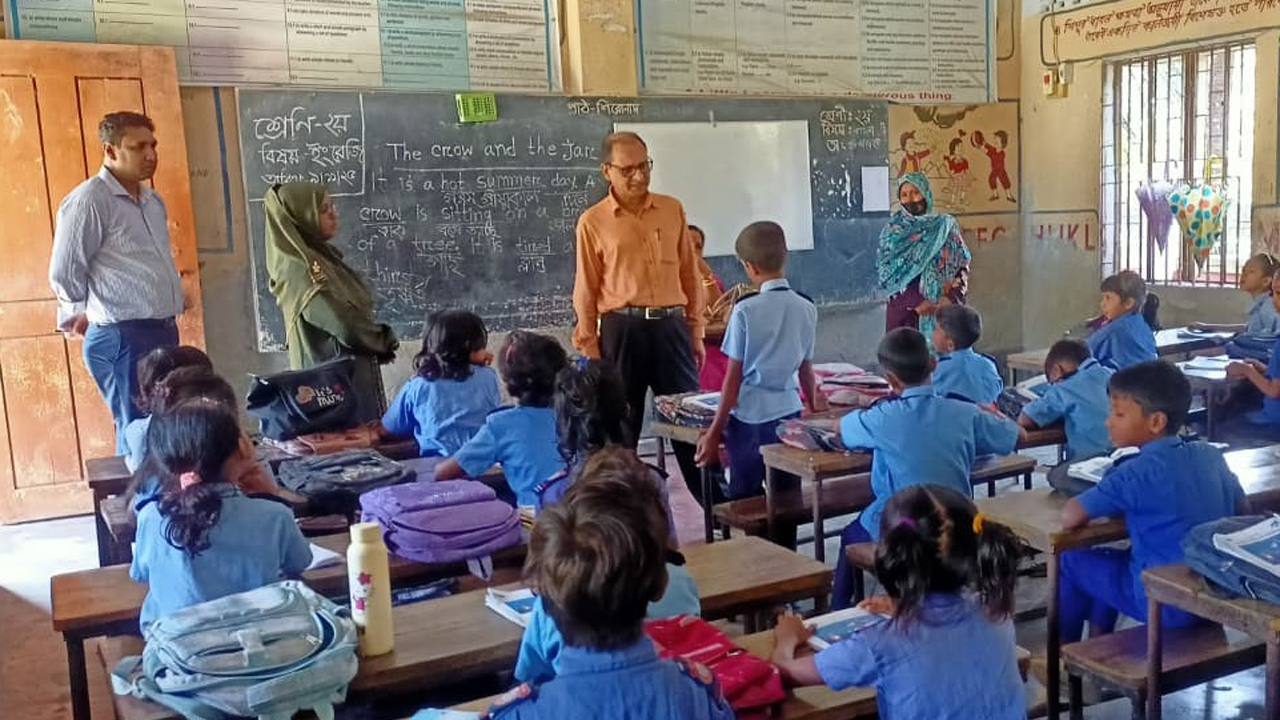 দুর্বল শিক্ষার্থীদের প্রতি বিশেষ মনোযোগ দেওয়ার আহ্বান গণশিক্ষা উপদেষ্টার