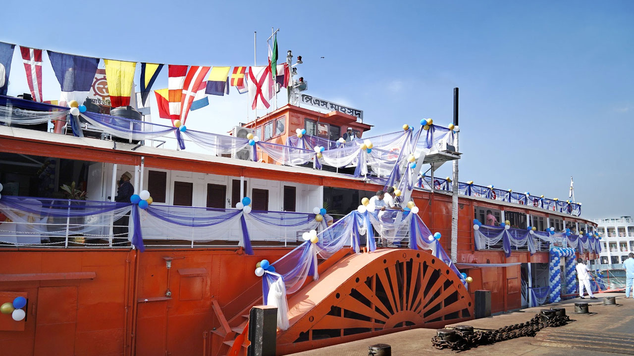 পর্যটন সার্ভিস হিসেবে প্যাডেল স্টিমার পি এস মাহমুদের আনুষ্ঠানিক উদ্বোধন