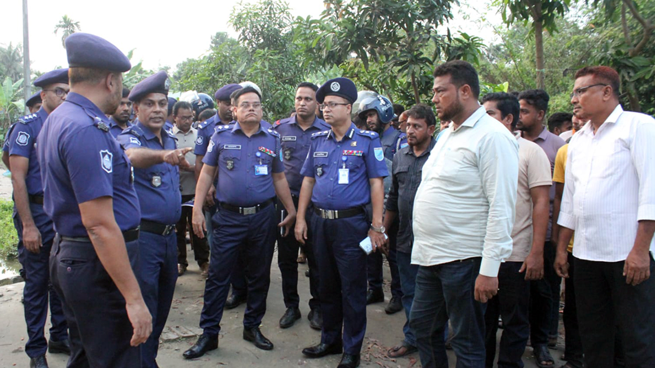 ‘সন্ত্রাসী কর্মকাণ্ড যেই করুক ছাড় দেবে না পুলিশ’