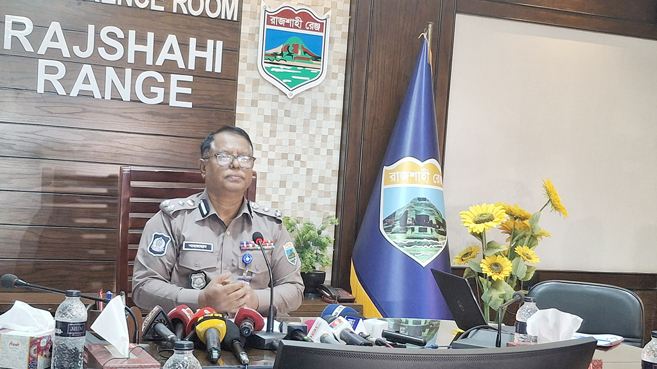 নাটোর ও পাবনায় বিশেষ অভিযানে গ্রেপ্তার ৭২