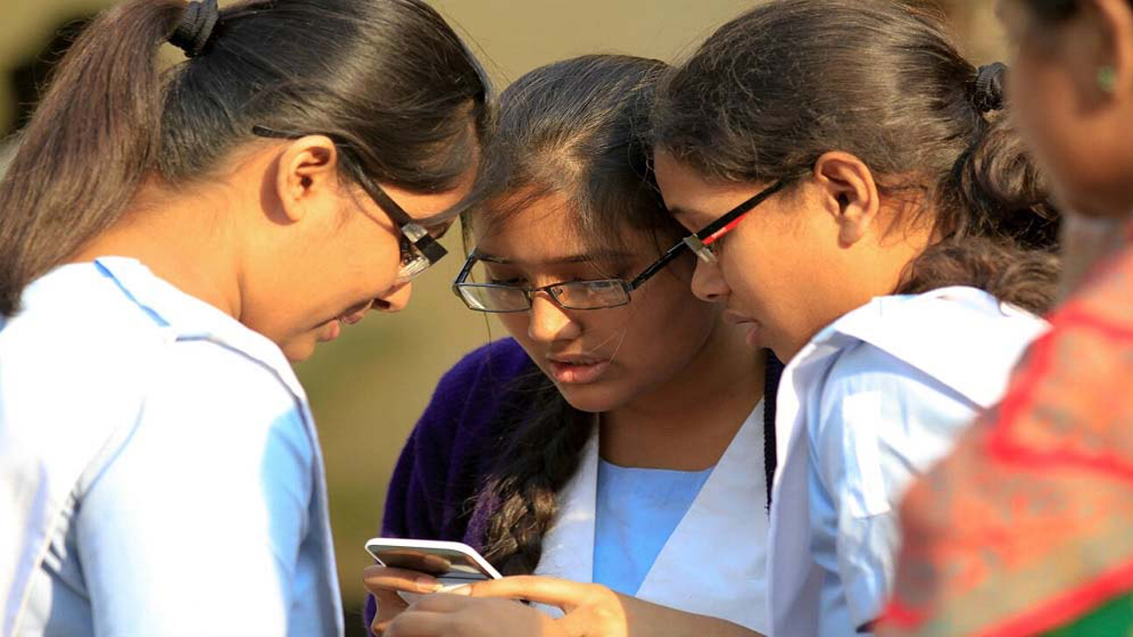 ফেল থেকে পাস ১৪৭৯ জন, জিপিএ-৫ পেলেন ৫৫৫ শিক্ষার্থী