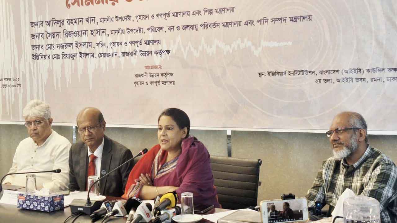 পুরান ঢাকার কেমিক্যাল কারখানা ও ঘনবসতি ঝুঁকিপূর্ণ, স্থানান্তর জরুরি