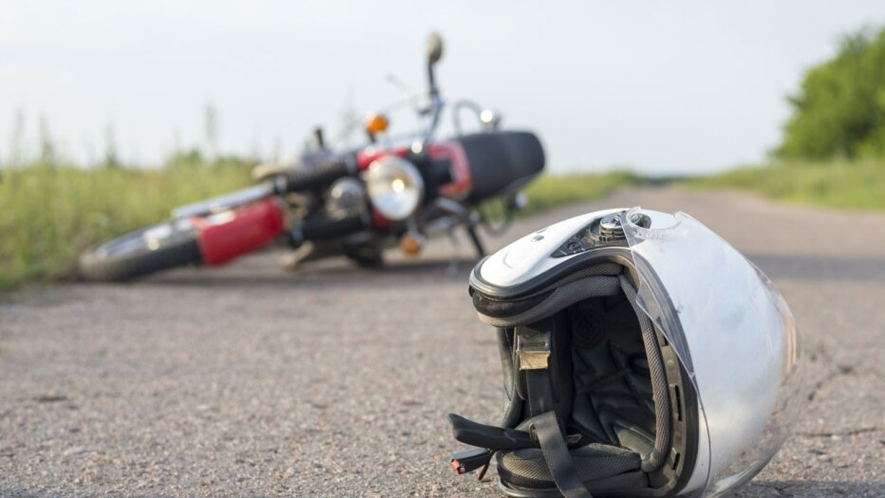 মোটরসাইকেল দুর্ঘটনায় স্বামী নিহত, আহত স্ত্রী