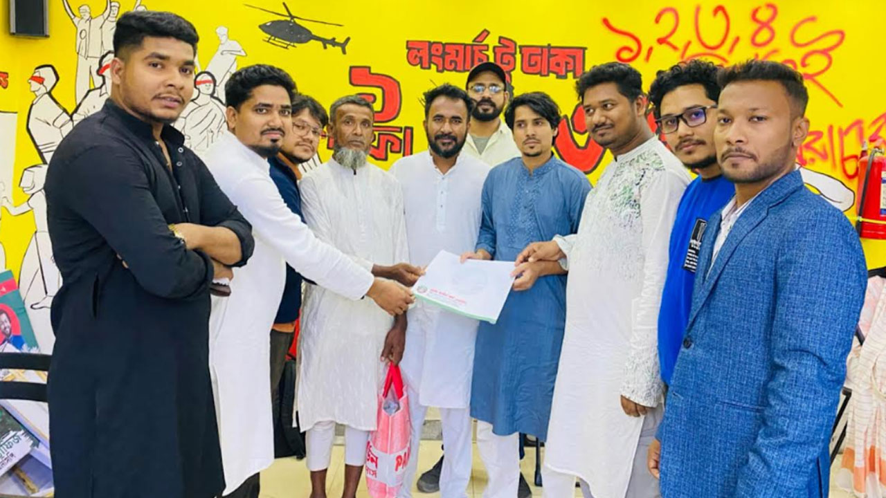 রোহিঙ্গা শহীদ নূর মোস্তফার বাবাসহ মনোনয়ন জমা দিলেন এনসিপি নেতা সুজা