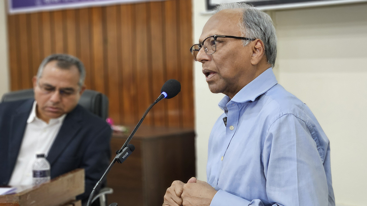 তত্ত্বাবধায়ক সরকার না থাকলে জবাবদিহিতা থাকবে না : মাহমুদুর রহমান