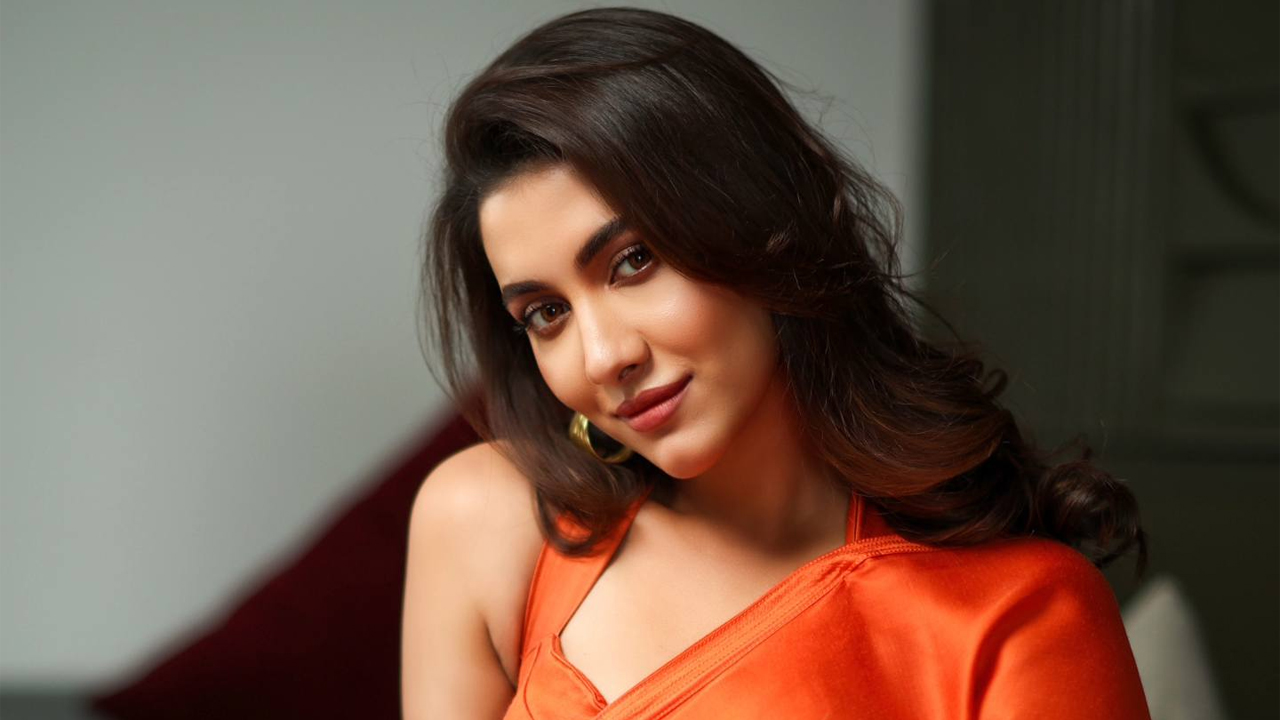 ‘দিদি নম্বর ওয়ানের’ মঞ্চ মাতাবেন রুক্মিণী