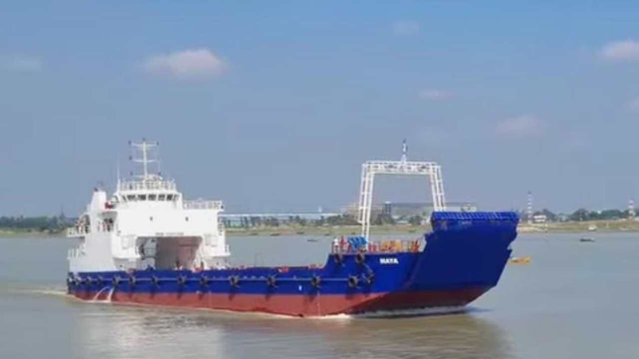 বাংলাদেশে তৈরি ৩ ল্যান্ডিং ক্রাফট যাচ্ছে আরব আমিরাতে