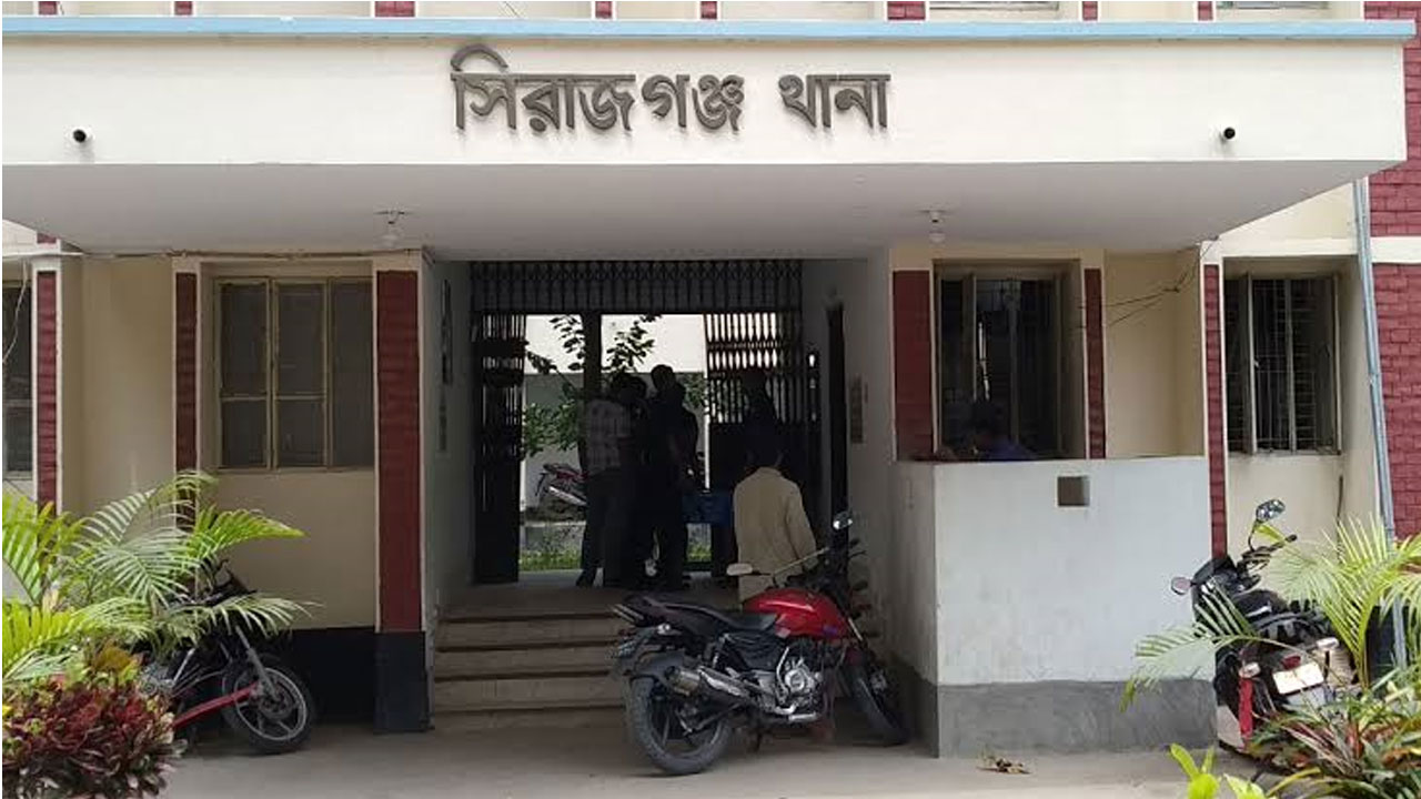 সিরাজগঞ্জে বাসচাপায় প্রাণ গেল তরুণের