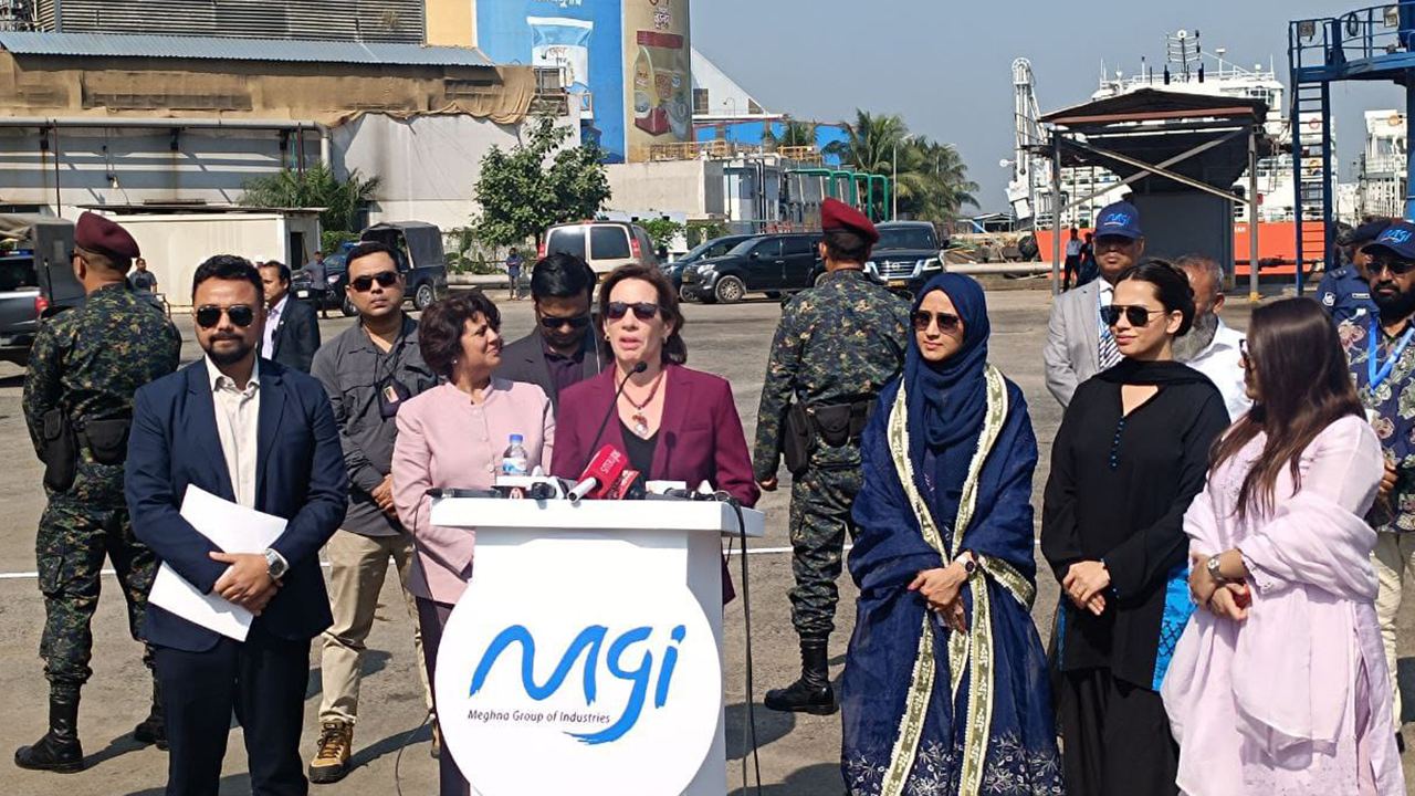 সোনারগাঁও সিডস ক্রাশিং মিলস পরিদর্শনে যুক্তরাষ্ট্রের রাষ্ট্রদূত