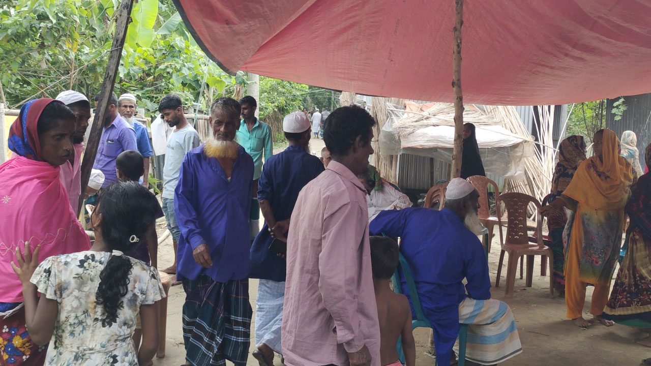 মাছ ধরতে গিয়ে বিদ্যুৎস্পৃষ্টে দুইজনের মৃত্যু