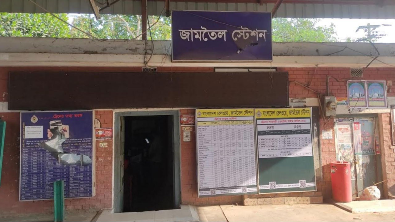রাত নামলেই ছিনতাইকারীদের দখলে জামতৈল রেলস্টেশন!